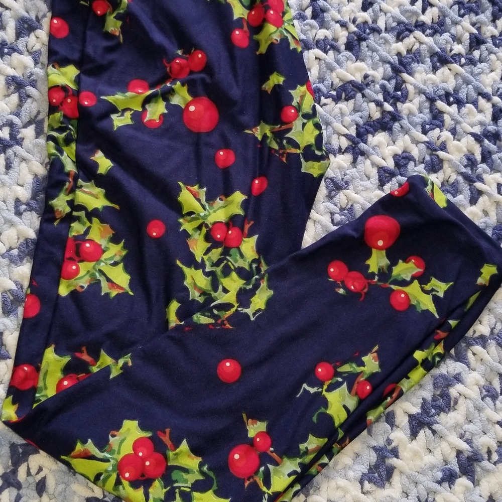 Lularoe OS Christmas Holly leggings
